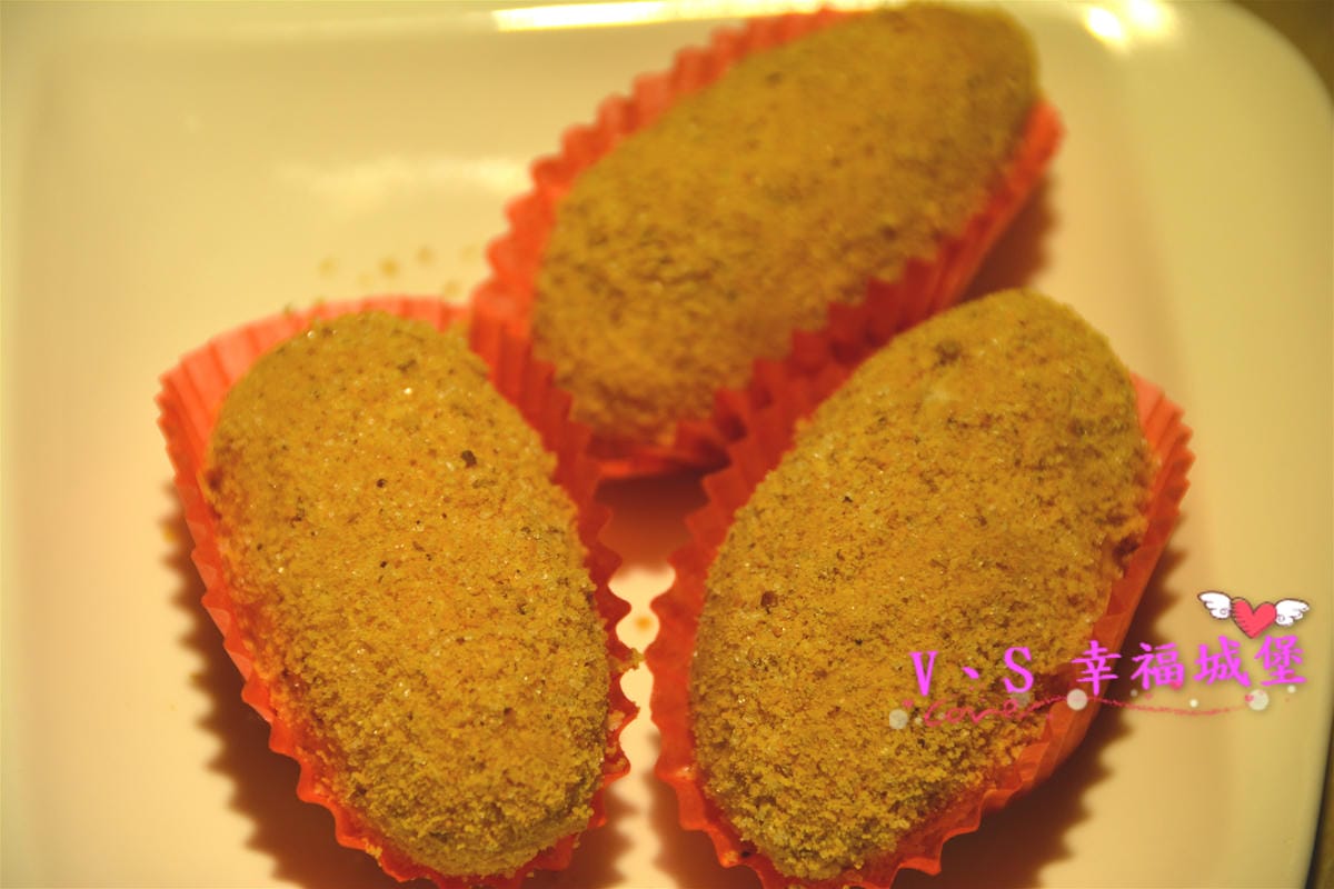 【板橋美食】板橋愛買 貍小籠港式點心 可愛的小黑芝麻包、小綠抹茶包正呼喚你,平價的港式點心,你一定不能錯過。。。。