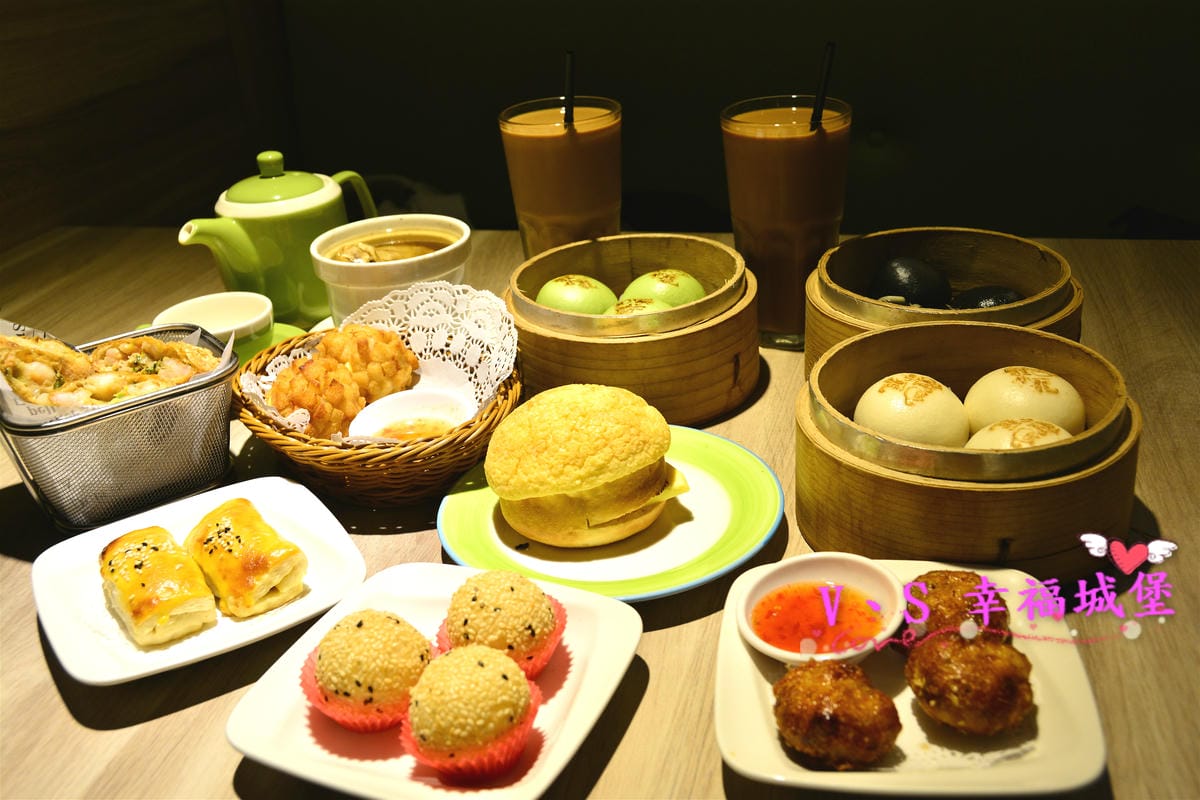 【板橋美食】板橋愛買 貍小籠港式點心 可愛的小黑芝麻包、小綠抹茶包正呼喚你,平價的港式點心,你一定不能錯過。。。。