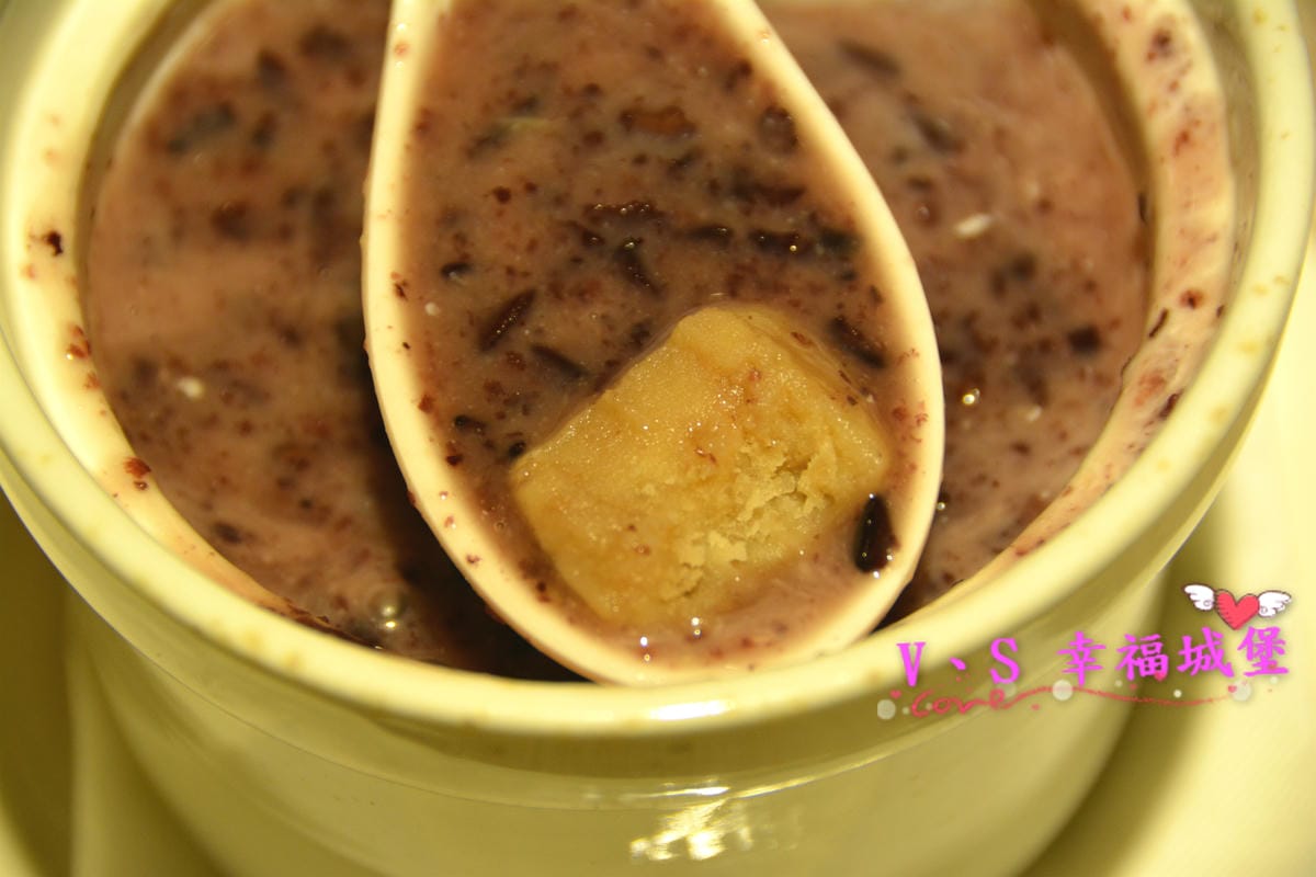 【板橋美食】板橋愛買 貍小籠港式點心 可愛的小黑芝麻包、小綠抹茶包正呼喚你,平價的港式點心,你一定不能錯過。。。。