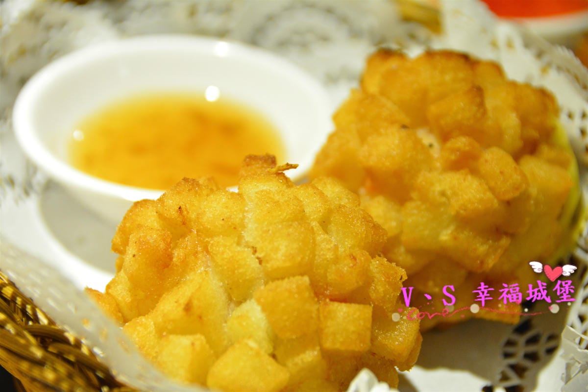 【板橋美食】板橋愛買 貍小籠港式點心 可愛的小黑芝麻包、小綠抹茶包正呼喚你,平價的港式點心,你一定不能錯過。。。。