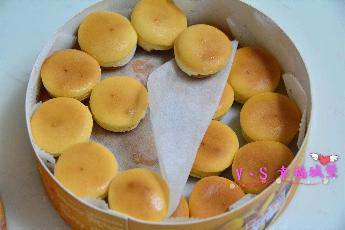 【宅配美食】大溪老街70年老店 杏芳食品 新品 真草莓乳酪球 經典原味乳酪球 ,一口一個讓你一不小心就吃完了