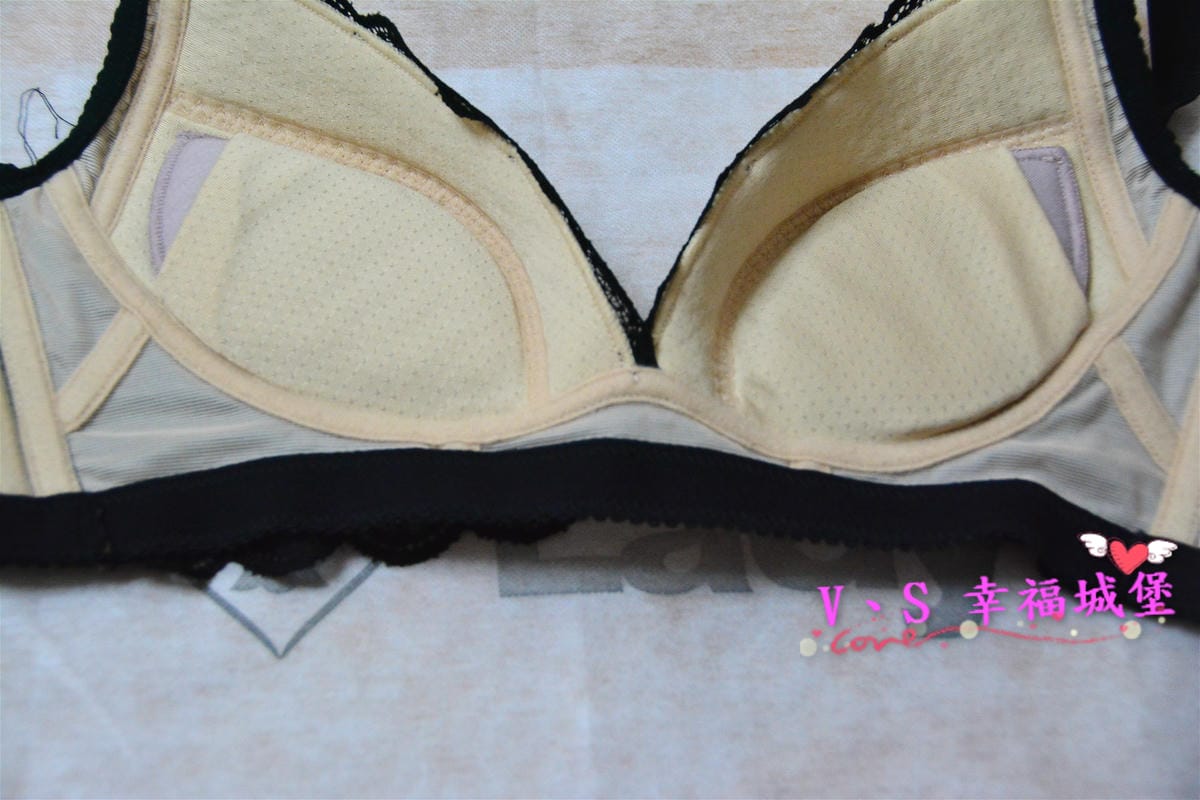 【精品內衣】Lady法式精品內衣 闇夜天使 無鋼圈調整型內衣 機能無鋼圈讓你舒服到忘記穿著它,透視效果讓你若隱若現性感爆表 - 第13張圖 【精品內衣】Lady法式精品內衣 闇夜天使 無鋼圈調整型內衣 機能無鋼圈讓你舒服到忘記穿著它,透視效果讓你若隱若現性感爆表