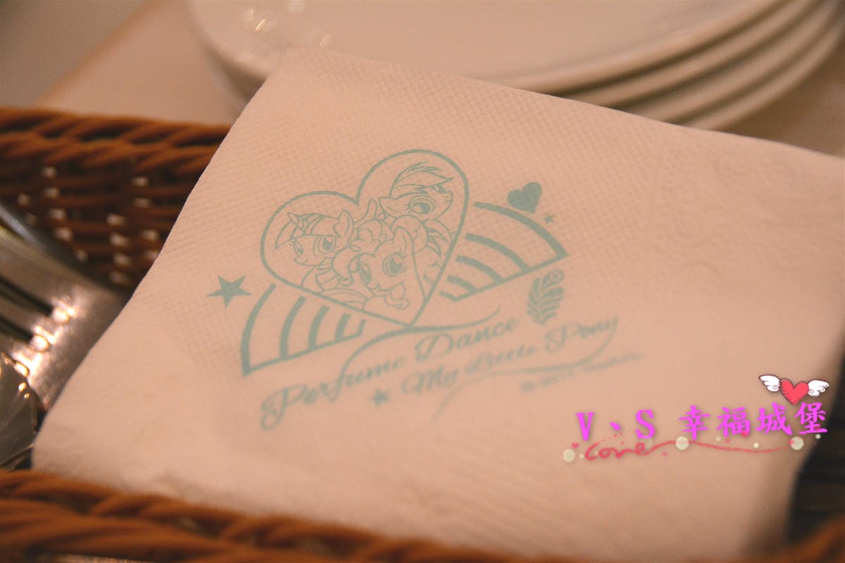 【新北美食】 板橋 跳舞香水親子餐廳 X 彩虹小馬 快閃主題餐廳 快來跟紫悅、柔柔….等可愛小馬當好朋友,讓你跟小孩一起變身宇宙公主