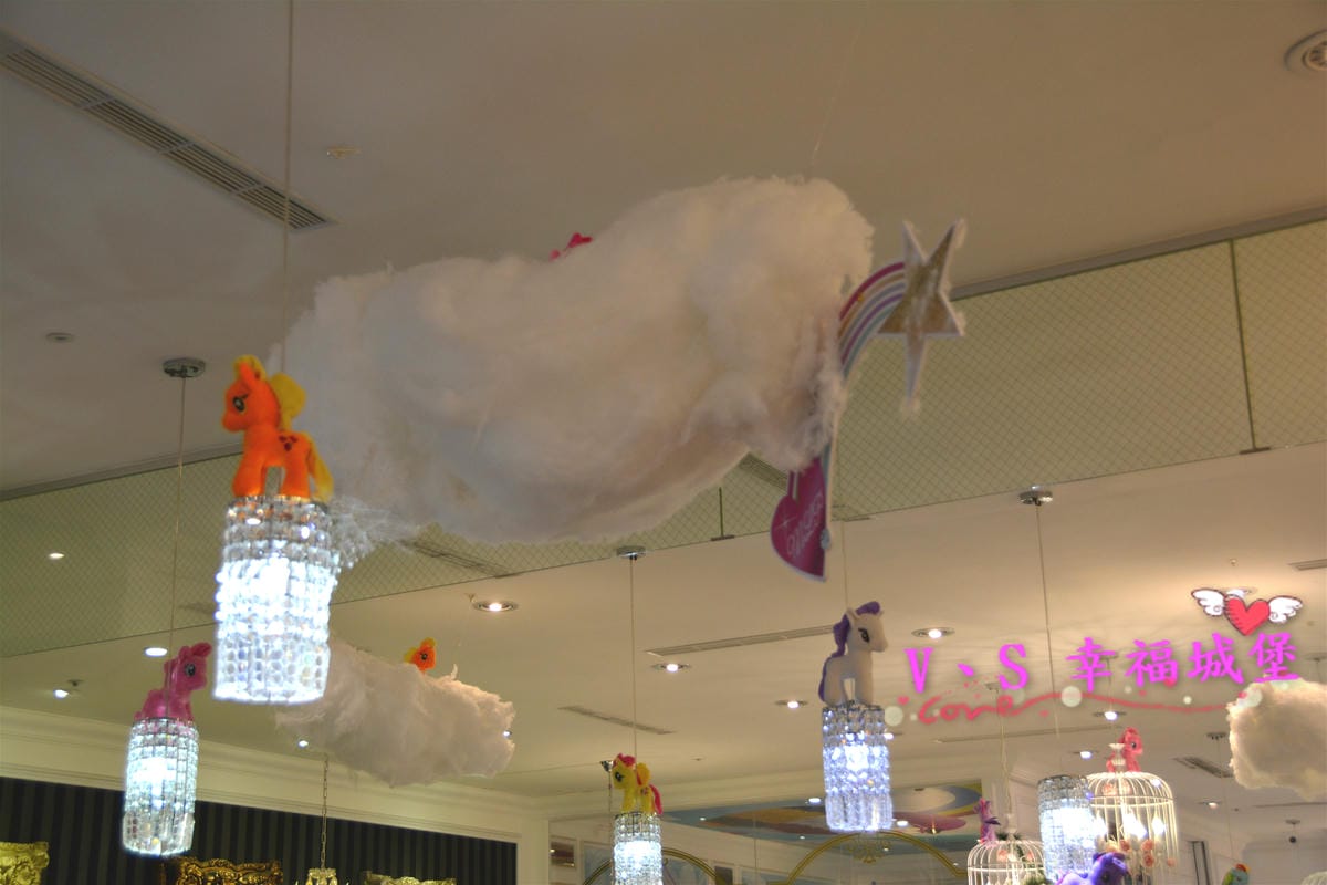 【新北美食】 板橋 跳舞香水親子餐廳 X 彩虹小馬 快閃主題餐廳 快來跟紫悅、柔柔….等可愛小馬當好朋友,讓你跟小孩一起變身宇宙公主