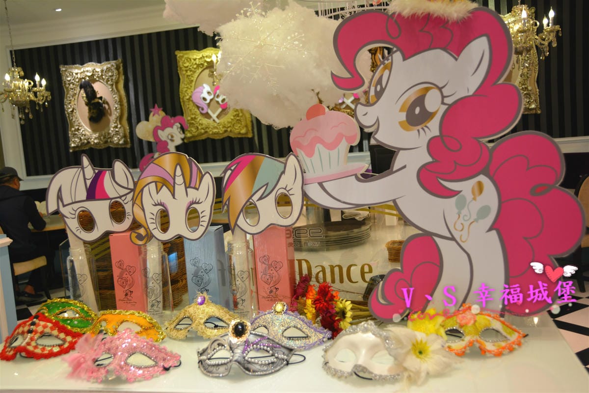 【新北美食】 板橋 跳舞香水親子餐廳 X 彩虹小馬 快閃主題餐廳 快來跟紫悅、柔柔….等可愛小馬當好朋友,讓你跟小孩一起變身宇宙公主