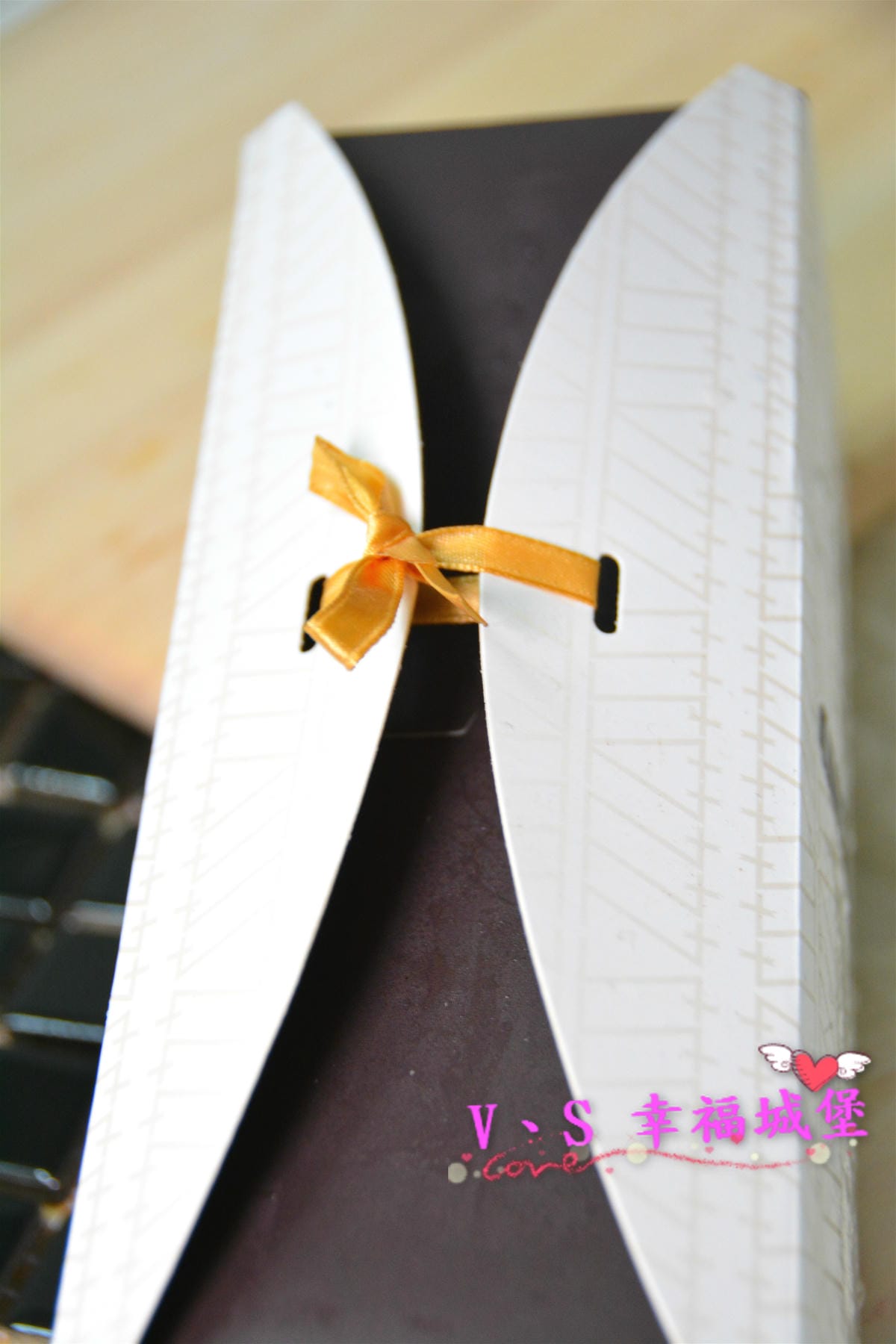 【宅配美食】七四甜創 原味生乳捲&榛果巧克力磅蛋糕 讓好吃甜點更親近你的生活裡,帶領你進入一場甜蜜蜜的氛圍裡,當彌月禮盒也很適合喔 !