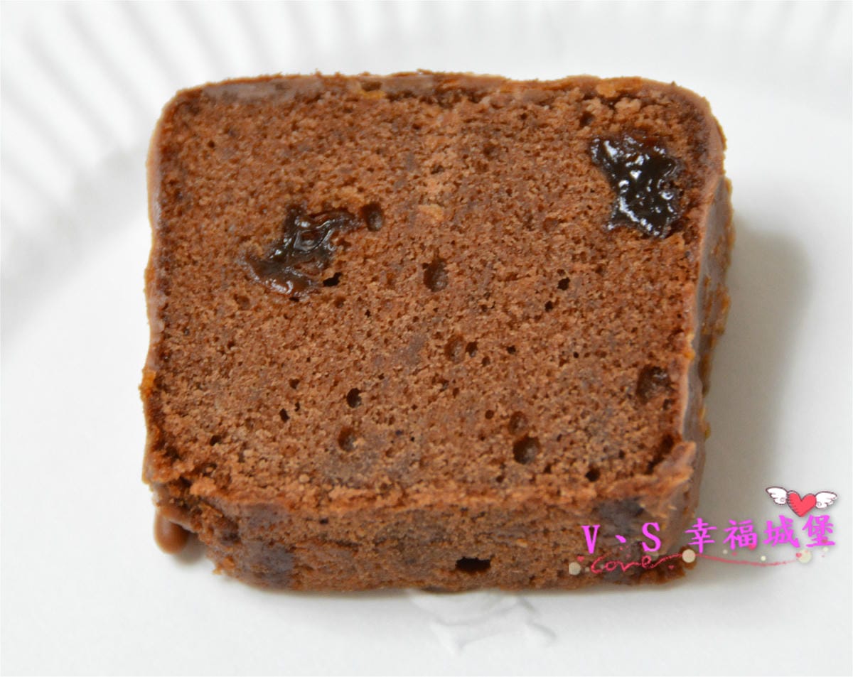 【宅配美食】七四甜創 原味生乳捲&榛果巧克力磅蛋糕 讓好吃甜點更親近你的生活裡,帶領你進入一場甜蜜蜜的氛圍裡,當彌月禮盒也很適合喔 !