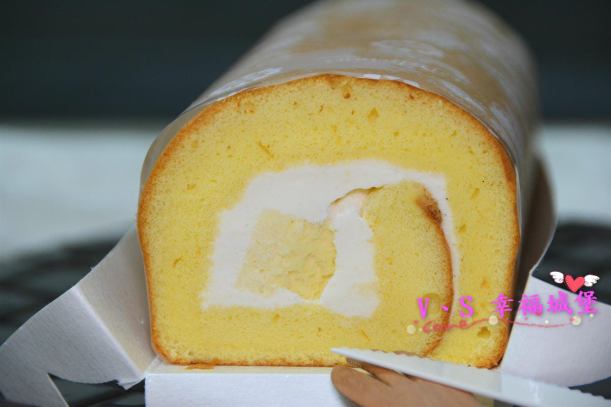 【宅配美食】七四甜創 原味生乳捲&榛果巧克力磅蛋糕 讓好吃甜點更親近你的生活裡,帶領你進入一場甜蜜蜜的氛圍裡,當彌月禮盒也很適合喔 !