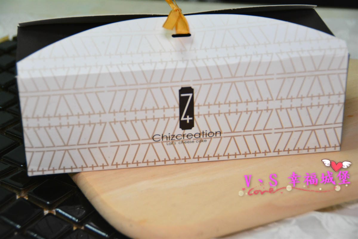 【宅配美食】七四甜創 原味生乳捲&榛果巧克力磅蛋糕 讓好吃甜點更親近你的生活裡,帶領你進入一場甜蜜蜜的氛圍裡,當彌月禮盒也很適合喔 !