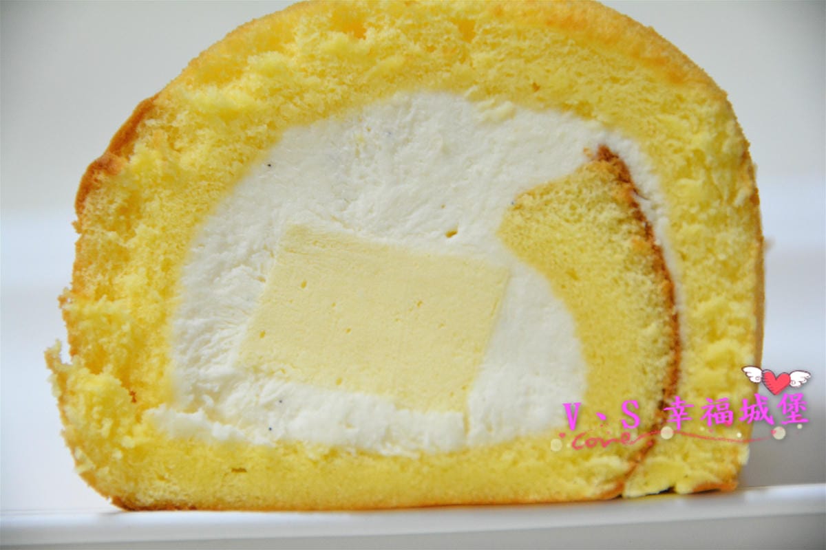 【宅配美食】七四甜創 原味生乳捲&榛果巧克力磅蛋糕 讓好吃甜點更親近你的生活裡,帶領你進入一場甜蜜蜜的氛圍裡,當彌月禮盒也很適合喔 !