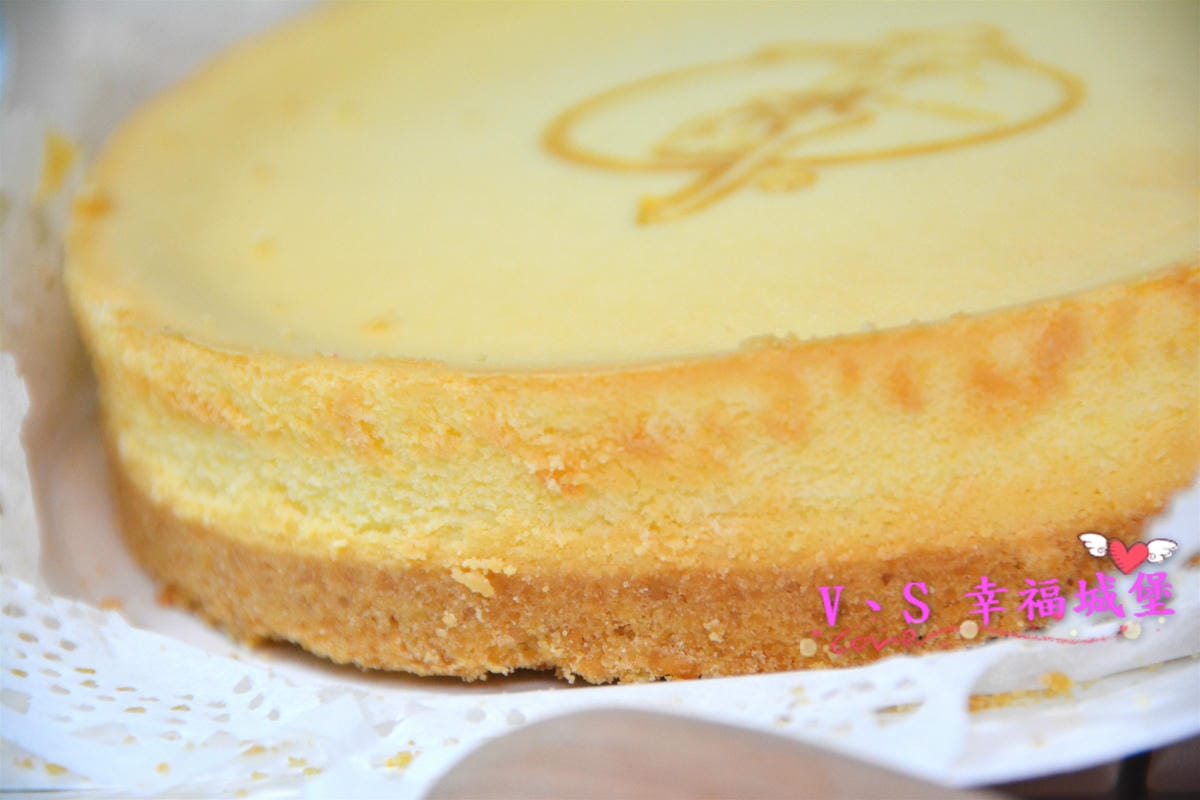 【宅配蛋糕】香帥蛋糕 ” 芋泥推筒蛋糕 ” 邊推邊吃新奇吃法,讓你一邊吃一邊玩, ” 純味重乳酪蛋糕 ” 獨特乳酸風味更是不能錯過 !