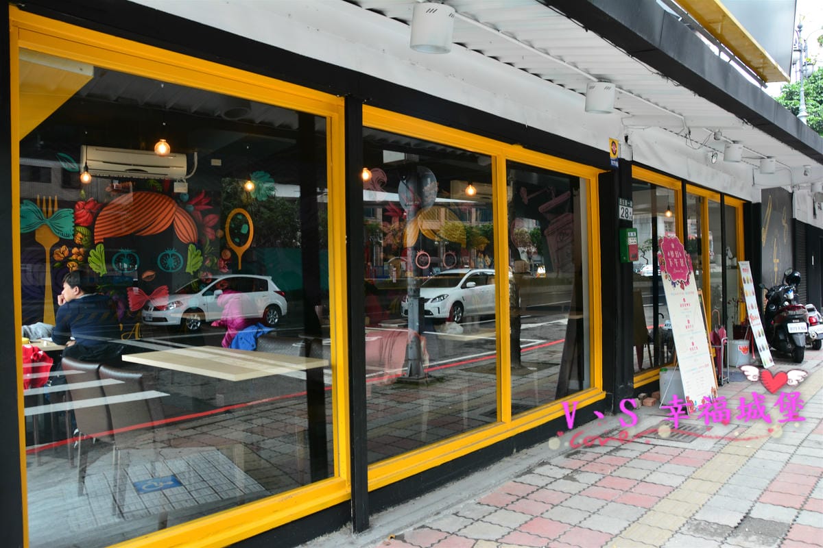 【板橋義大利麵】板橋民生公園旁 小伯爵義式料理 親民價格、舒適環境讓人不想上班,那就來個耍廢炸物拼盤,發發呆吧 !(已歇業) - 第5張圖 【板橋義大利麵】板橋民生公園旁 小伯爵義式料理 親民價格