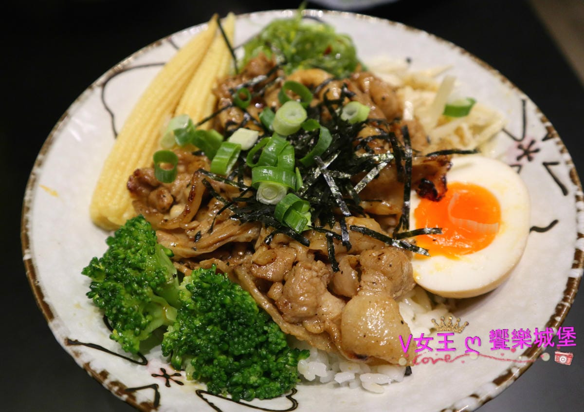 【新北美食】校園美食板橋丼飯 極幻燒肉丼飯 讓你花少少錢 【新北美食】校園美食板橋丼飯 極幻燒肉丼飯 讓你花少少錢