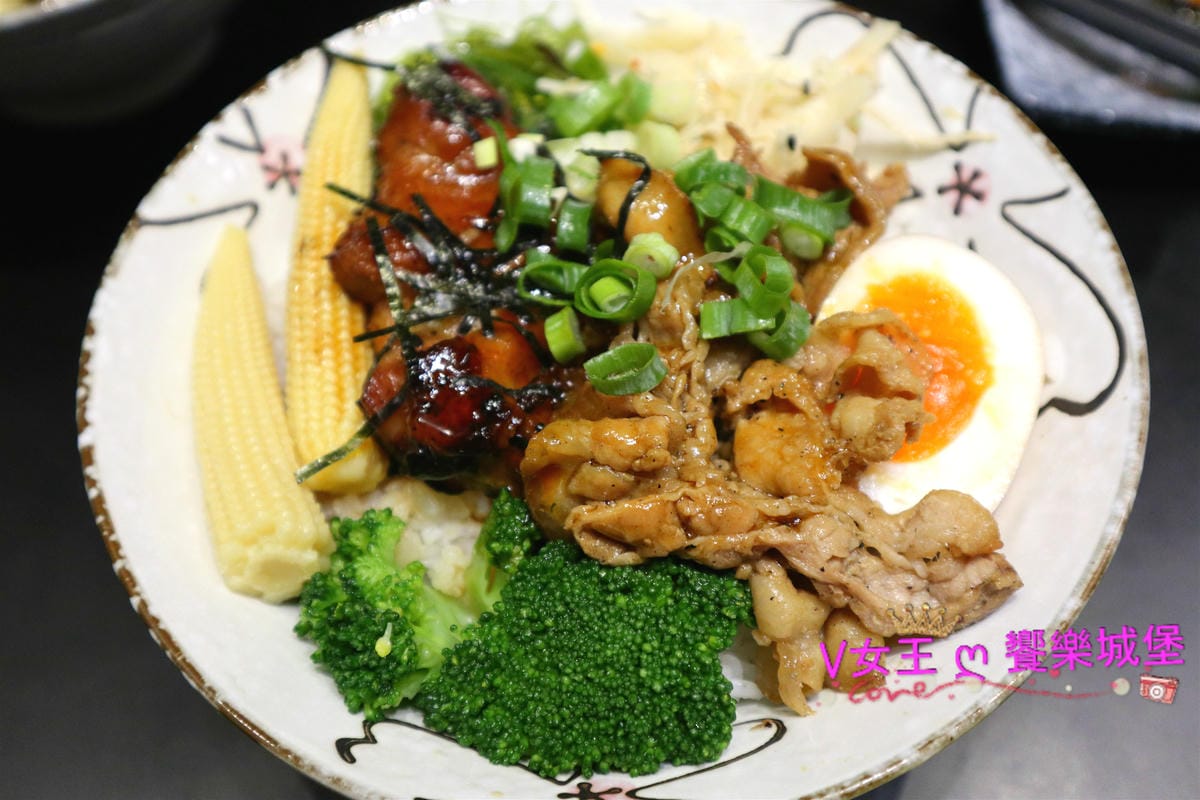 【新北美食】校園美食板橋丼飯 極幻燒肉丼飯 讓你花少少錢 【新北美食】校園美食板橋丼飯 極幻燒肉丼飯 讓你花少少錢