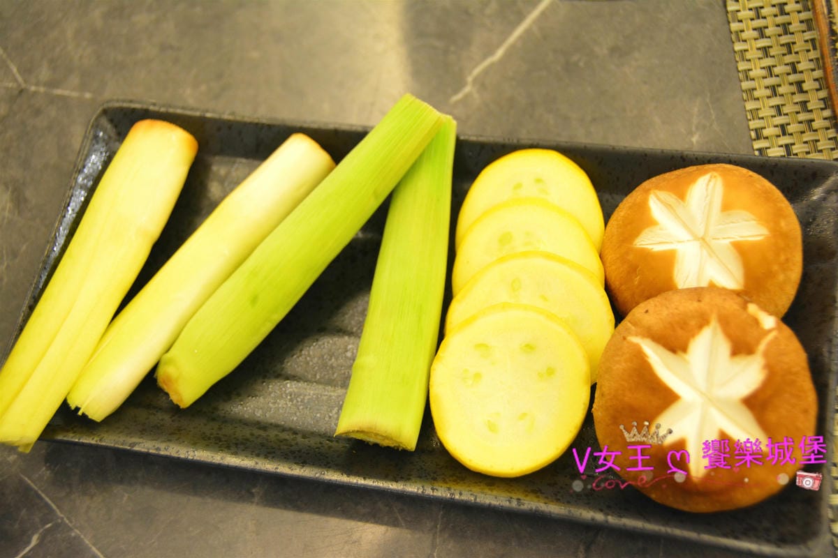 【食。板橋】原月日式頂級帝王蟹燒烤吃到飽 帝王蟹、生魚片 【食。板橋】原月日式頂級帝王蟹燒烤吃到飽 帝王蟹、生魚片