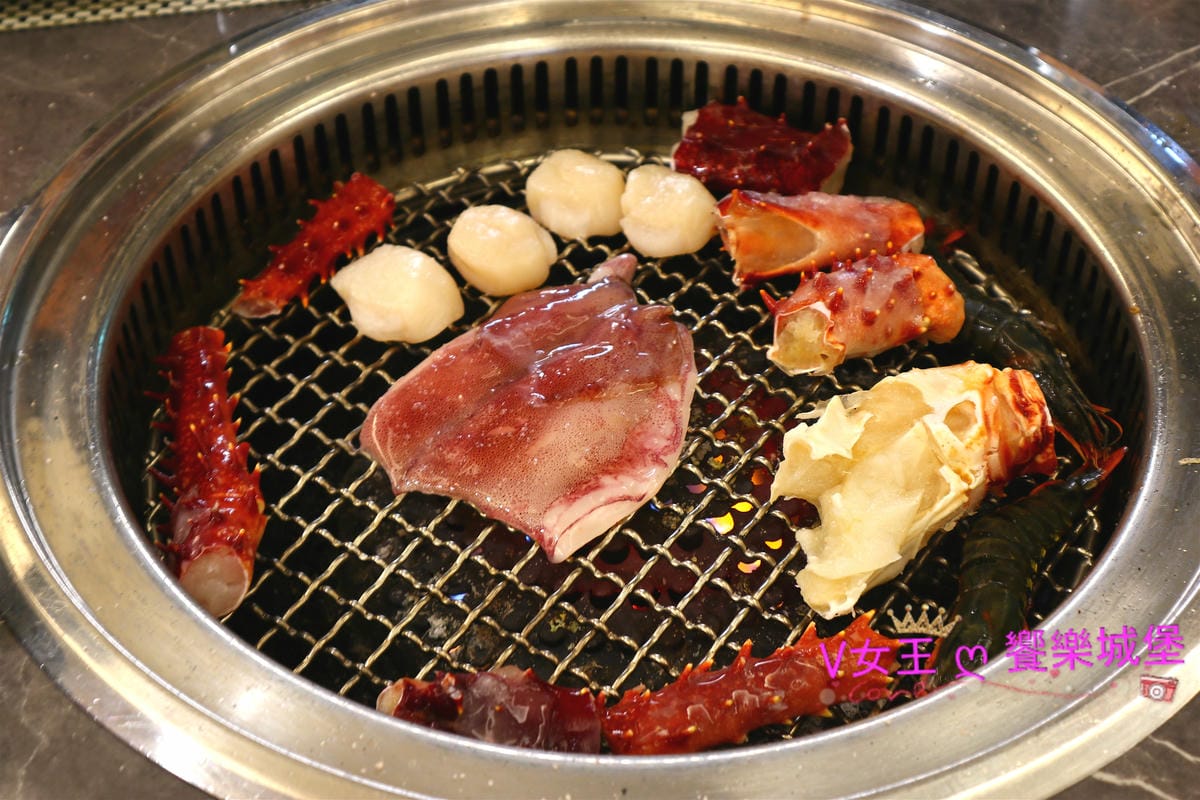 【食。板橋】原月日式頂級帝王蟹燒烤吃到飽 帝王蟹、生魚片 【食。板橋】原月日式頂級帝王蟹燒烤吃到飽 帝王蟹、生魚片