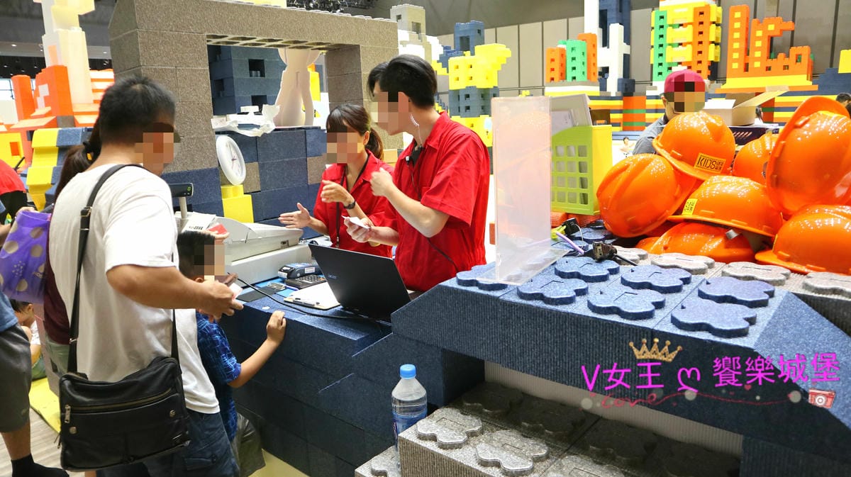 【親子室內樂園】Kid’s建築樂園 – 共築童樂館 全台最大積木樂園、八大區域盡情體驗、大型造型氣墊設施讓小孩玩到忘我,只到9/2不可錯過喔 !