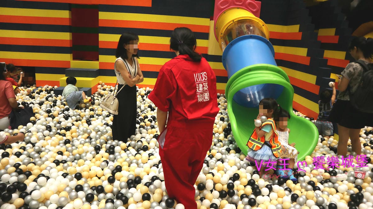 【親子室內樂園】Kid’s建築樂園 – 共築童樂館 全台最大積木樂園、八大區域盡情體驗、大型造型氣墊設施讓小孩玩到忘我,只到9/2不可錯過喔 !