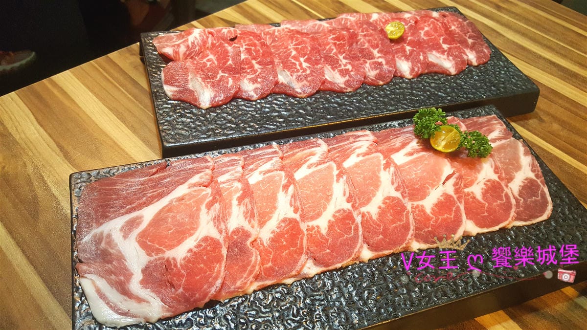 【台北美食】民生社區火鍋 極蜆鍋物 滿滿的蜆仔以蒸餾方式,將蜆仔蒸煮出的精華入湯,給你滿滿得營養精華,無極限的活力來源