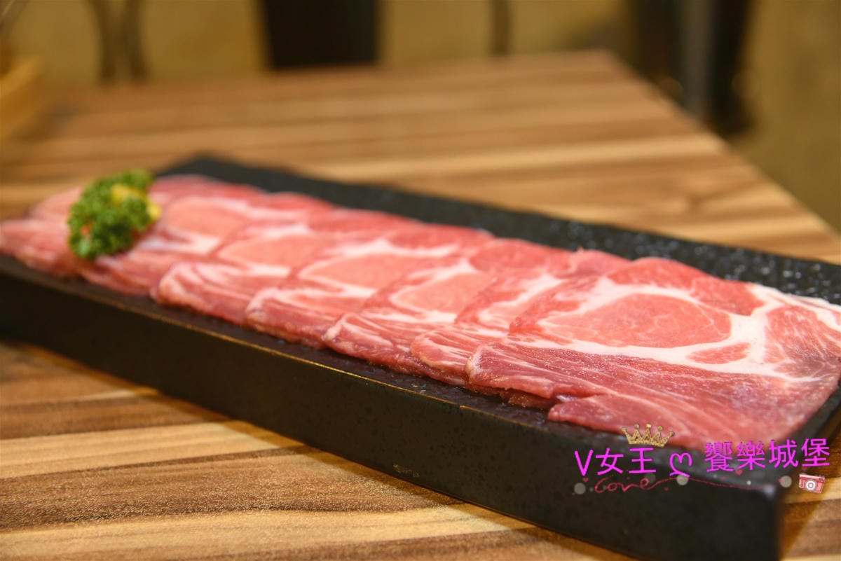 【台北美食】民生社區火鍋 極蜆鍋物 滿滿的蜆仔以蒸餾方式,將蜆仔蒸煮出的精華入湯,給你滿滿得營養精華,無極限的活力來源