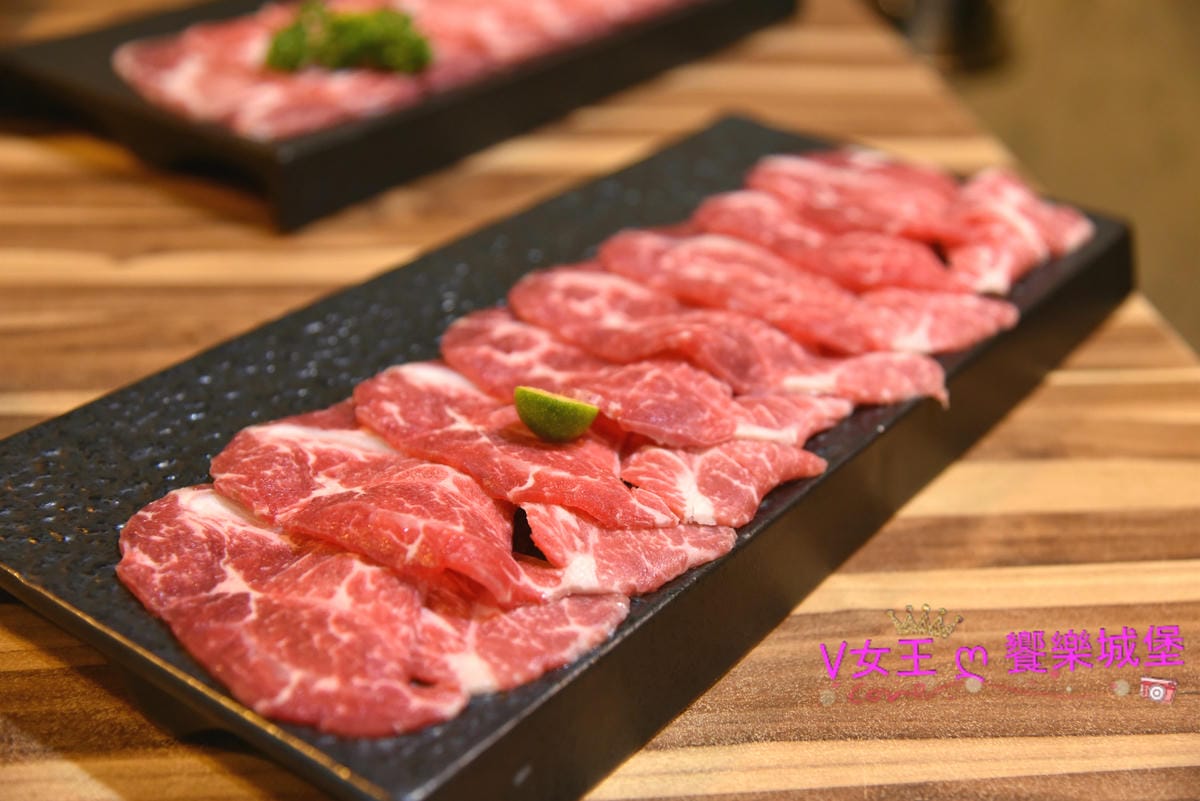 【台北美食】民生社區火鍋 極蜆鍋物 滿滿的蜆仔以蒸餾方式,將蜆仔蒸煮出的精華入湯,給你滿滿得營養精華,無極限的活力來源