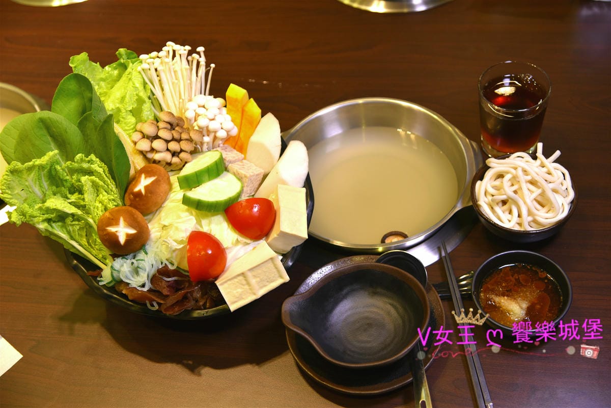 【板橋後站美食】化饈火鍋《原肉、海鮮、時蔬 專賣》來喔,快 【板橋後站美食】化饈火鍋《原肉、海鮮、時蔬 專賣》來喔,快