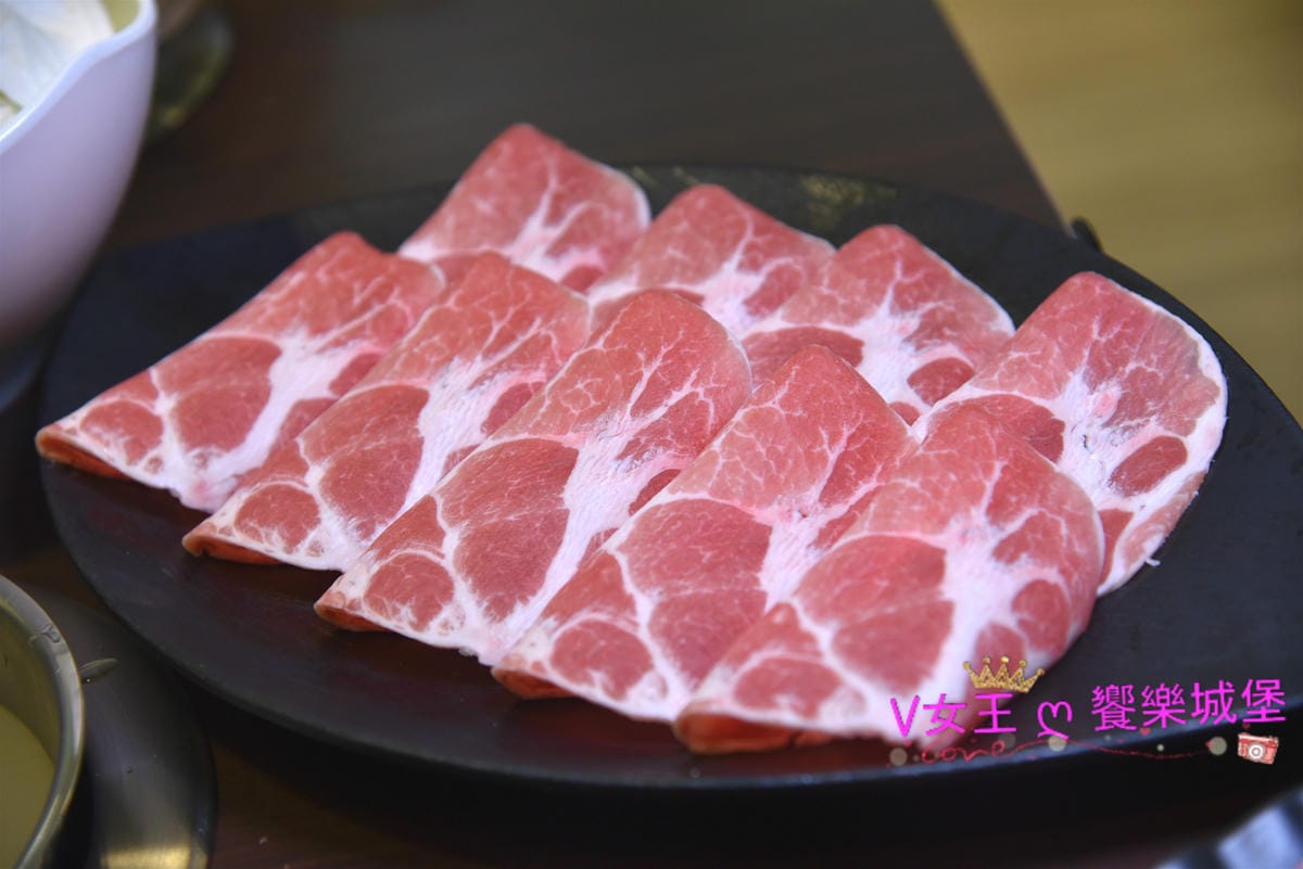 【板橋後站美食】化饈火鍋《原肉、海鮮、時蔬 專賣》來喔,快 【板橋後站美食】化饈火鍋《原肉、海鮮、時蔬 專賣》來喔,快