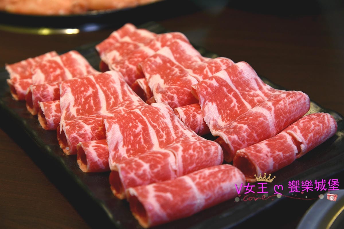 【板橋後站美食】化饈火鍋《原肉、海鮮、時蔬 專賣》來喔,快 【板橋後站美食】化饈火鍋《原肉、海鮮、時蔬 專賣》來喔,快