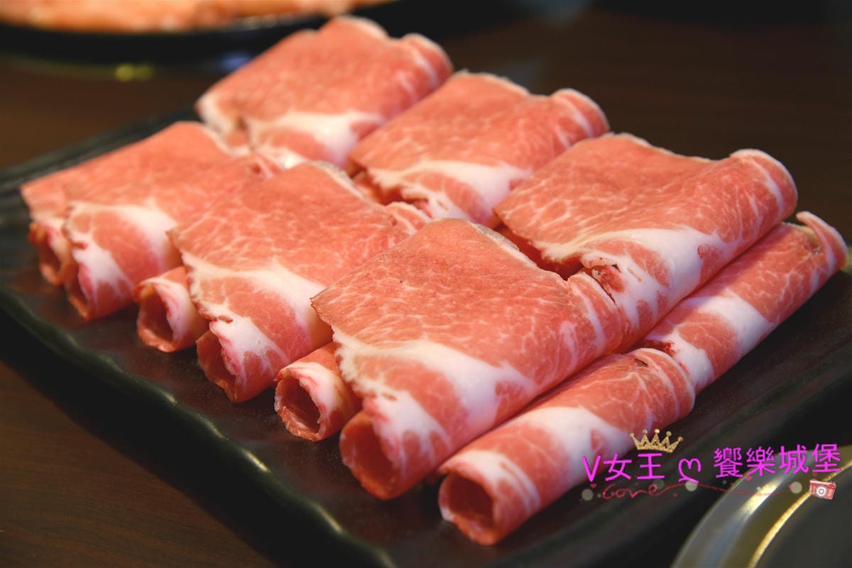 【板橋後站美食】化饈火鍋《原肉、海鮮、時蔬 專賣》來喔,快 【板橋後站美食】化饈火鍋《原肉、海鮮、時蔬 專賣》來喔,快