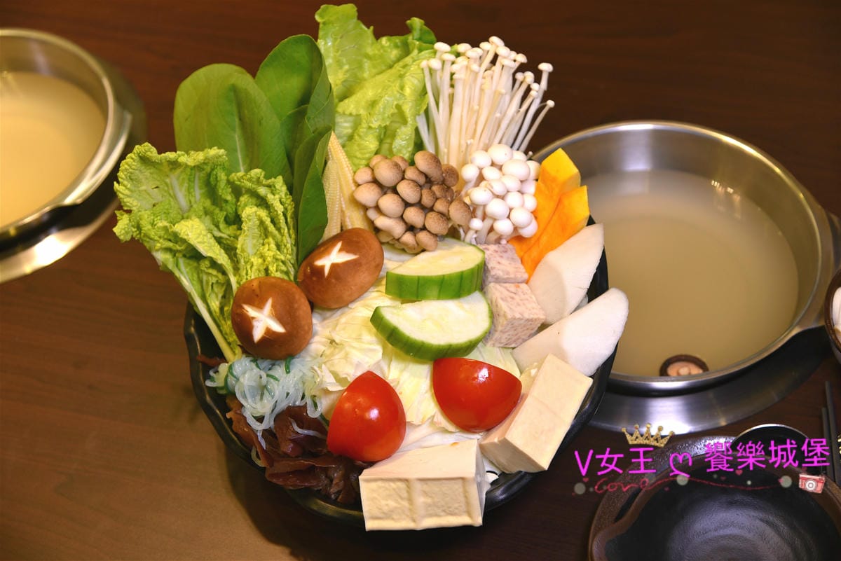 【板橋後站美食】化饈火鍋《原肉、海鮮、時蔬 專賣》來喔,快 【板橋後站美食】化饈火鍋《原肉、海鮮、時蔬 專賣》來喔,快