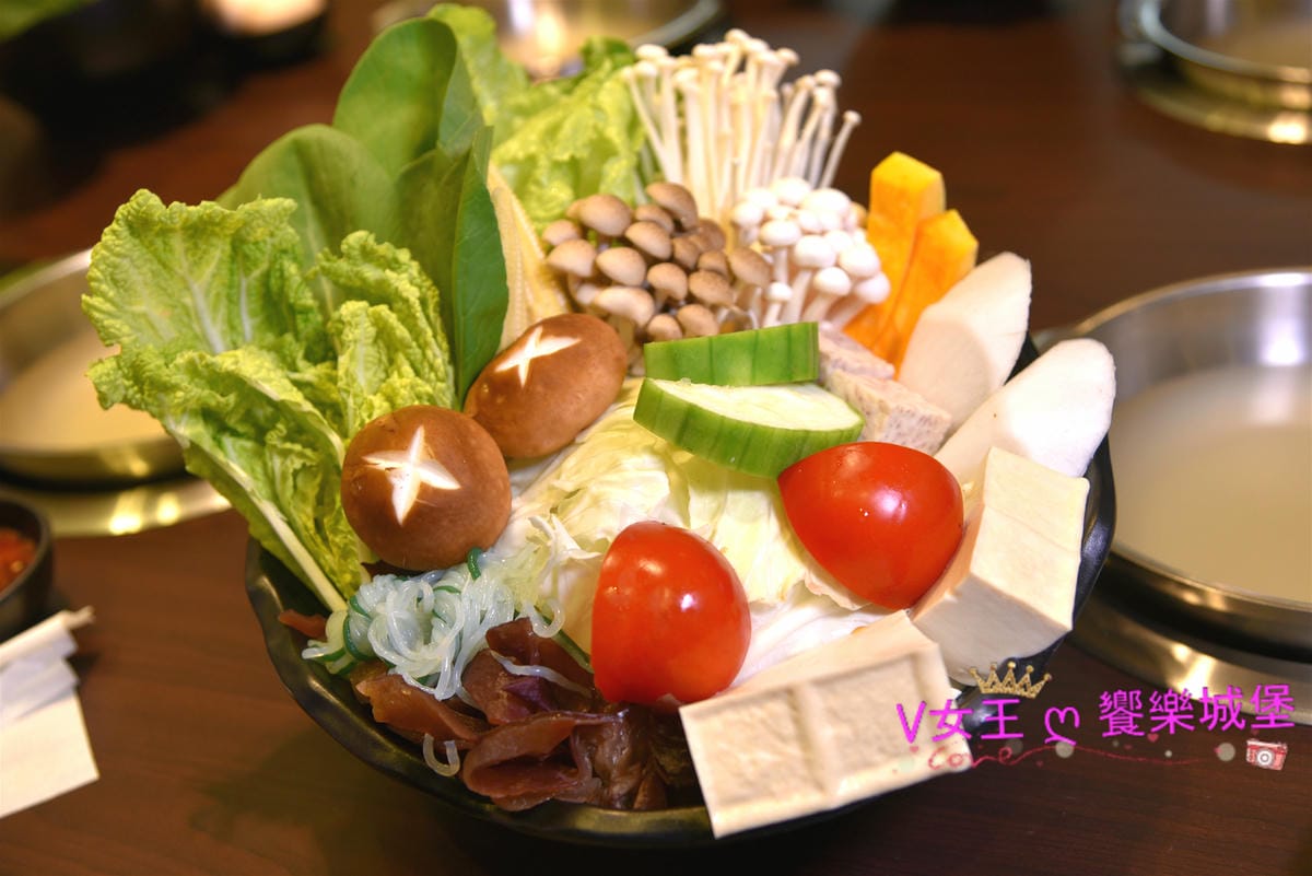 【板橋後站美食】化饈火鍋《原肉、海鮮、時蔬 專賣》來喔,快 【板橋後站美食】化饈火鍋《原肉、海鮮、時蔬 專賣》來喔,快