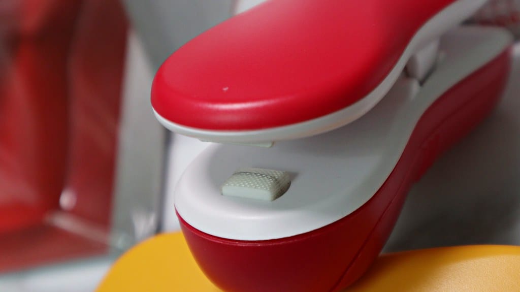 【生活用品】摩肯 電池型掌上型封口機 可愛迷你封口機,再也不怕吃不完的東西不好封存,保鮮、密封、收納、防潮、防塵,一次滿足5種需求,攜帶方便、不佔空間 ! - 第7張圖 IMG_8832 -1