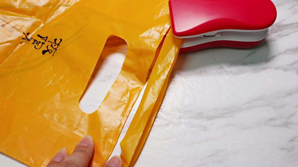 【生活用品】摩肯 電池型掌上型封口機 可愛迷你封口機,再也不怕吃不完的東西不好封存,保鮮、密封、收納、防潮、防塵,一次滿足5種需求,攜帶方便、不佔空間 ! - 第11張圖 IMG_8850 -1