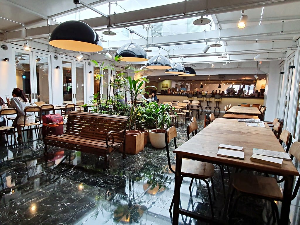 【西門町美食】台北 西門町意舍酒店「吃吧chiba」 巔覆傳統飯店華麗餐飲,加入街頭藝人隨性風格,創造出隨性、自在、慵懶 的用餐空間 - 第12張圖 20190929_133918 -1