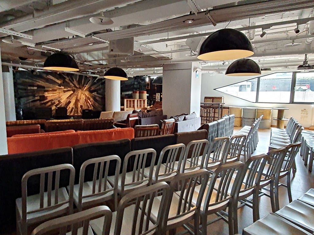 【西門町美食】台北 西門町意舍酒店「吃吧chiba」 巔覆傳統飯店華麗餐飲,加入街頭藝人隨性風格,創造出隨性、自在、慵懶 的用餐空間 - 第15張圖 20190929_134034 -1