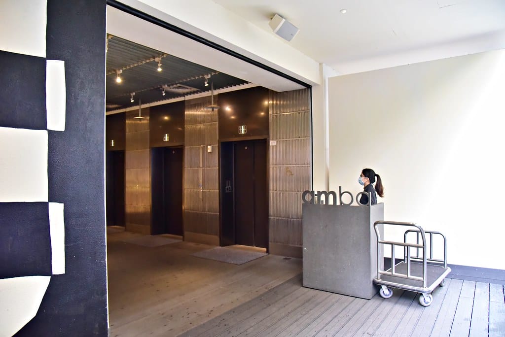 【西門町美食】台北 西門町意舍酒店「吃吧chiba」 巔覆傳統飯店華麗餐飲,加入街頭藝人隨性風格,創造出隨性、自在、慵懶 的用餐空間 - 第4張圖 DSC_8614 -1