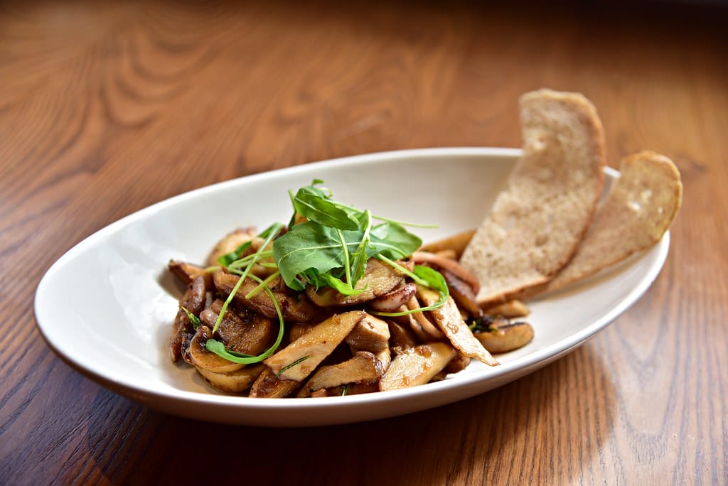 【西門町美食】台北 西門町意舍酒店「吃吧chiba」 巔覆傳統飯店華麗餐飲,加入街頭藝人隨性風格,創造出隨性、自在、慵懶 的用餐空間 - 第29張圖 DSC_8577 -1