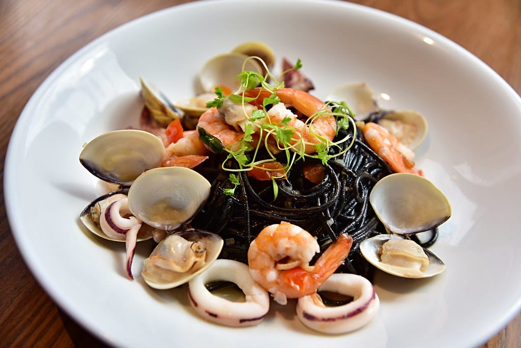 【西門町美食】台北 西門町意舍酒店「吃吧chiba」 巔覆傳統飯店華麗餐飲,加入街頭藝人隨性風格,創造出隨性、自在、慵懶 的用餐空間 - 第32張圖 DSC_8579 -1