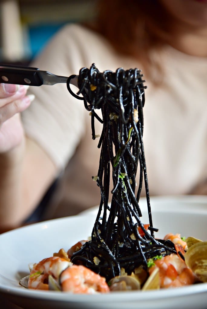 【西門町美食】台北 西門町意舍酒店「吃吧chiba」 巔覆傳統飯店華麗餐飲,加入街頭藝人隨性風格,創造出隨性、自在、慵懶 的用餐空間 - 第33張圖 DSC_8600 -1