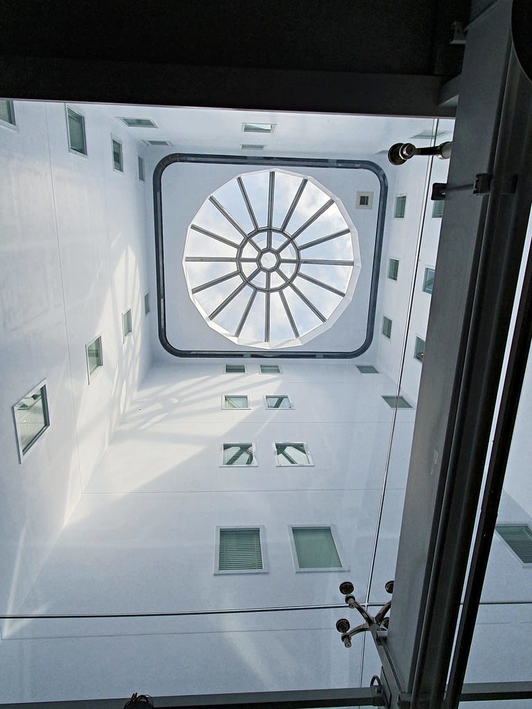 【西門町美食】台北 西門町意舍酒店「吃吧chiba」 巔覆傳統飯店華麗餐飲,加入街頭藝人隨性風格,創造出隨性、自在、慵懶 的用餐空間 - 第13張圖 20190929_133956 -1