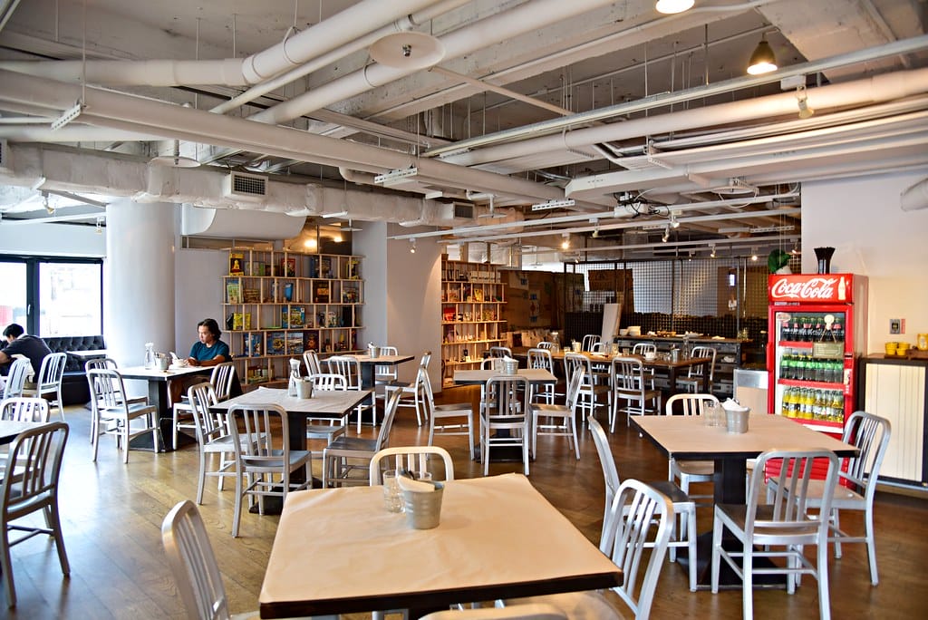 【西門町美食】台北 西門町意舍酒店「吃吧chiba」 巔覆傳統飯店華麗餐飲,加入街頭藝人隨性風格,創造出隨性、自在、慵懶 的用餐空間 - 第20張圖 DSC_8553 -1