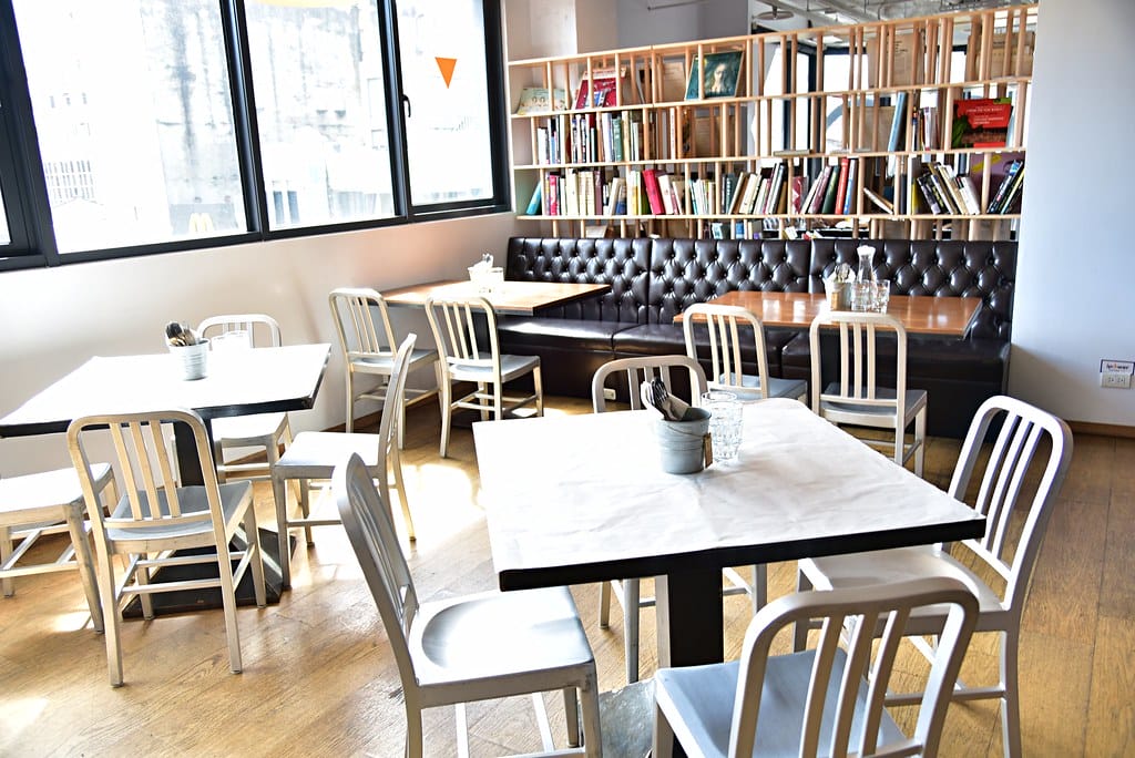 【西門町美食】台北 西門町意舍酒店「吃吧chiba」 巔覆傳統飯店華麗餐飲,加入街頭藝人隨性風格,創造出隨性、自在、慵懶 的用餐空間 - 第26張圖 DSC_8555 -1