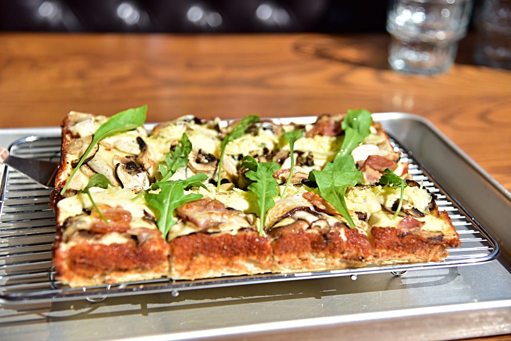 【西門町美食】台北 西門町意舍酒店「吃吧chiba」 巔覆傳統飯店華麗餐飲,加入街頭藝人隨性風格,創造出隨性、自在、慵懶 的用餐空間 - 第30張圖 DSC_8564 -1