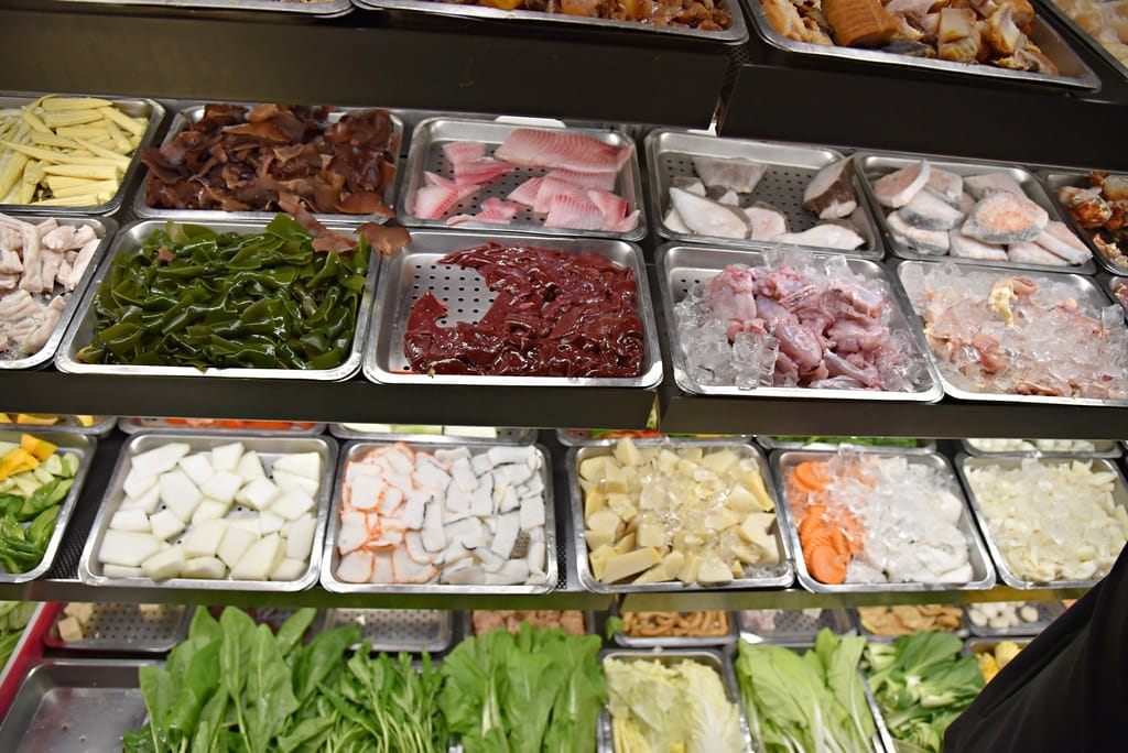 【西門町吃到飽推薦】 天外天精緻火鍋 昆明店 賓士鍋一次給你三種想要的湯頭、9種肉品、哈根達斯、詩莊堡蘋果酒 無限飲用任你暢飲,台北宵夜美食、台北宵夜火鍋推薦。。 - 第15張圖 DSC_0686 -1