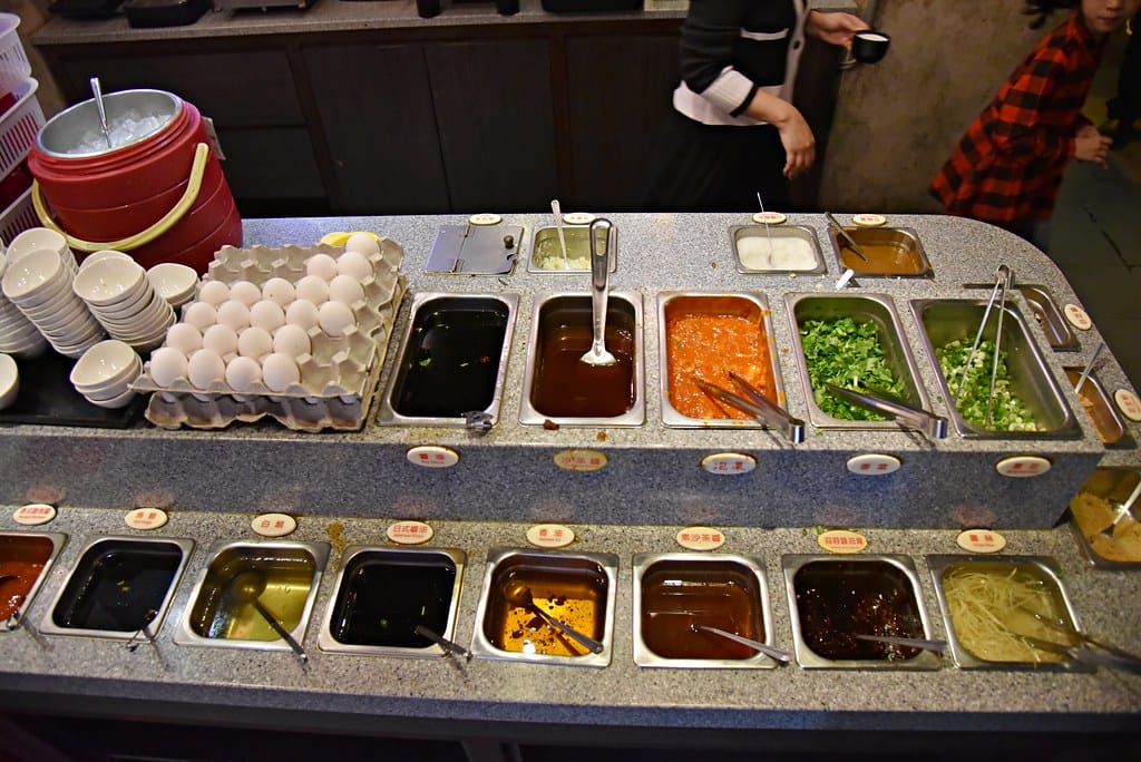 【西門町吃到飽推薦】 天外天精緻火鍋 昆明店 賓士鍋一次給你三種想要的湯頭、9種肉品、哈根達斯、詩莊堡蘋果酒 無限飲用任你暢飲,台北宵夜美食、台北宵夜火鍋推薦。。 - 第9張圖 DSC_0683 -1