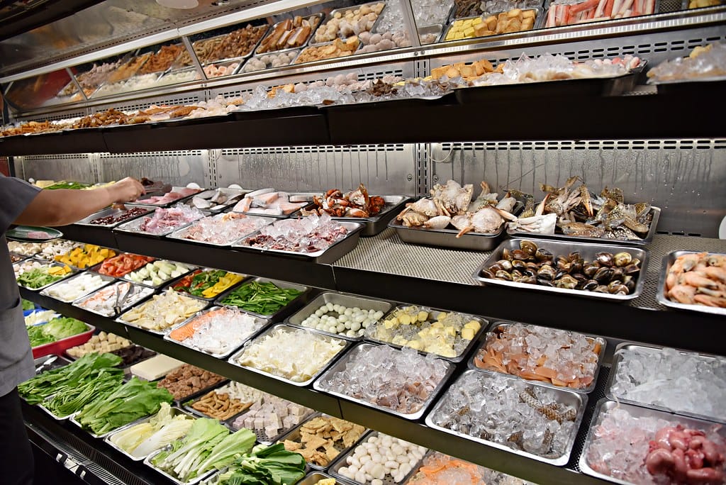 【西門町吃到飽推薦】 天外天精緻火鍋 昆明店 賓士鍋一次給你三種想要的湯頭、9種肉品、哈根達斯、詩莊堡蘋果酒 無限飲用任你暢飲,台北宵夜美食、台北宵夜火鍋推薦。。 - 第12張圖 DSC_0676 -1