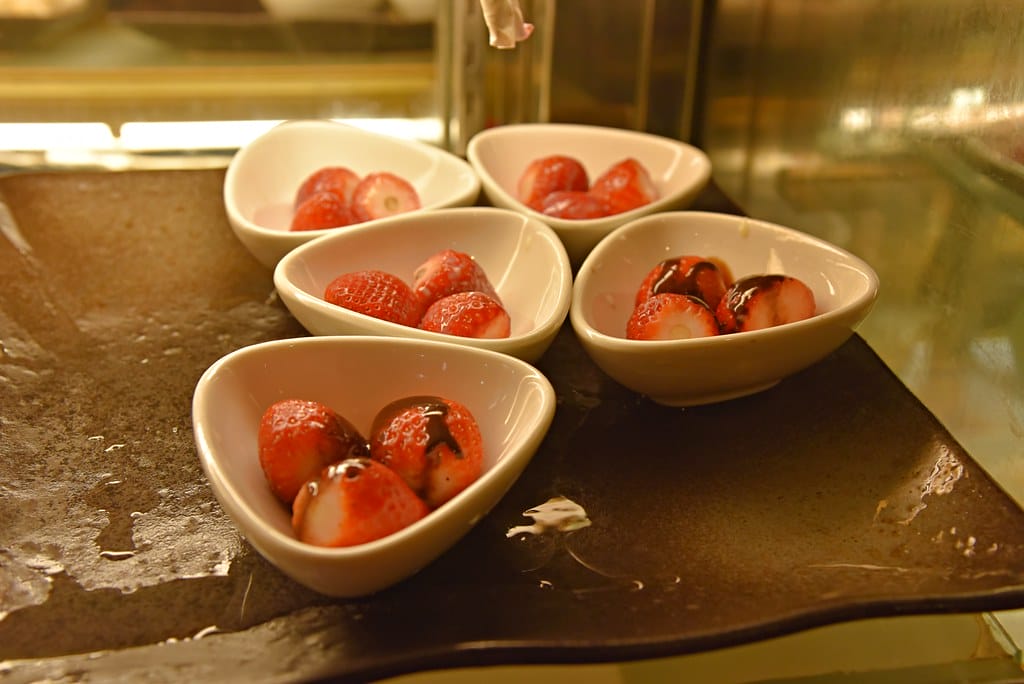 【西門町吃到飽推薦】 天外天精緻火鍋 昆明店 賓士鍋一次給你三種想要的湯頭、9種肉品、哈根達斯、詩莊堡蘋果酒 無限飲用任你暢飲,台北宵夜美食、台北宵夜火鍋推薦。。 - 第24張圖 DSC_0687 -1