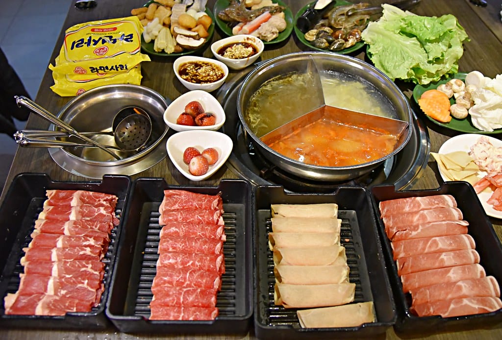 【西門町吃到飽推薦】 天外天精緻火鍋 昆明店 賓士鍋一次給你三種想要的湯頭、9種肉品、哈根達斯、詩莊堡蘋果酒 無限飲用任你暢飲,台北宵夜美食、台北宵夜火鍋推薦。。 - 第35張圖 DSC_0704 -1