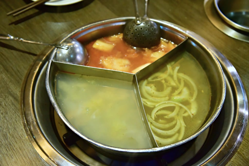 【西門町吃到飽推薦】 天外天精緻火鍋 昆明店 賓士鍋一次給你三種想要的湯頭、9種肉品、哈根達斯、詩莊堡蘋果酒 無限飲用任你暢飲,台北宵夜美食、台北宵夜火鍋推薦。。 - 第32張圖 DSC_0647 -1