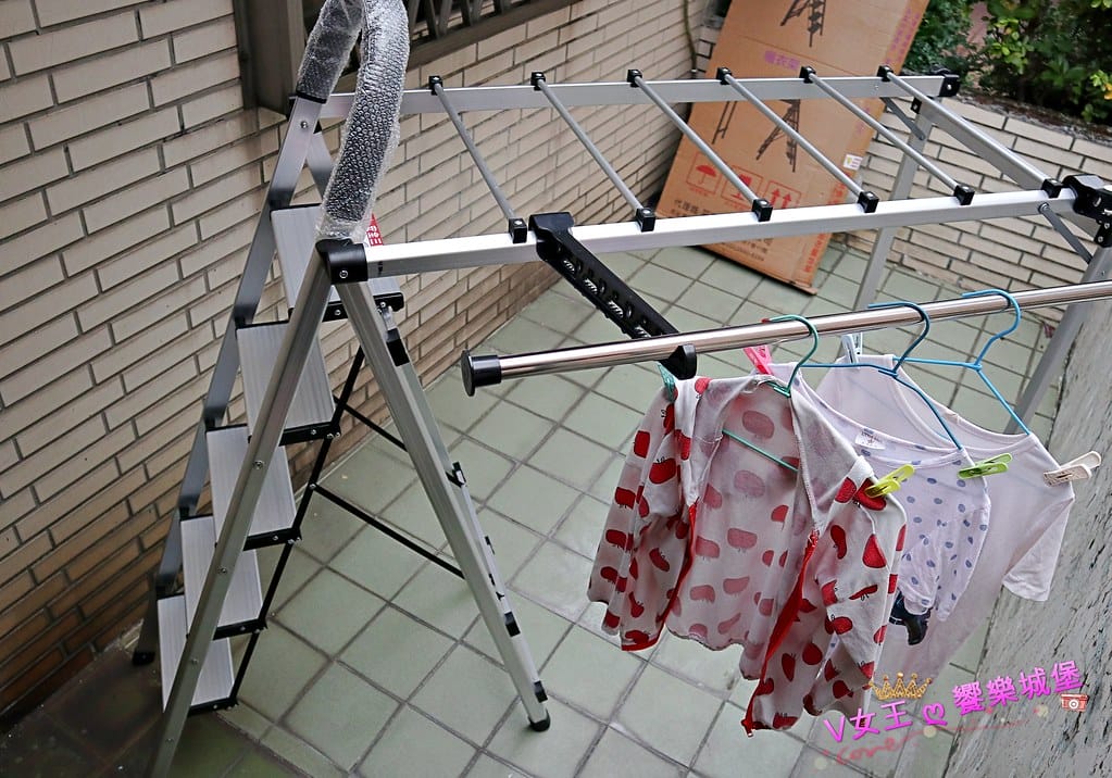 【家事好物】闔樂泰 全新萬用變形曬衣架-黑5步 登高梯、曬衣架、工作梯、收納架 多功能設計,一梯四用 輕巧好收納,家事界的魔術師 ! - 第21張圖 batch_IMG_9054 -1